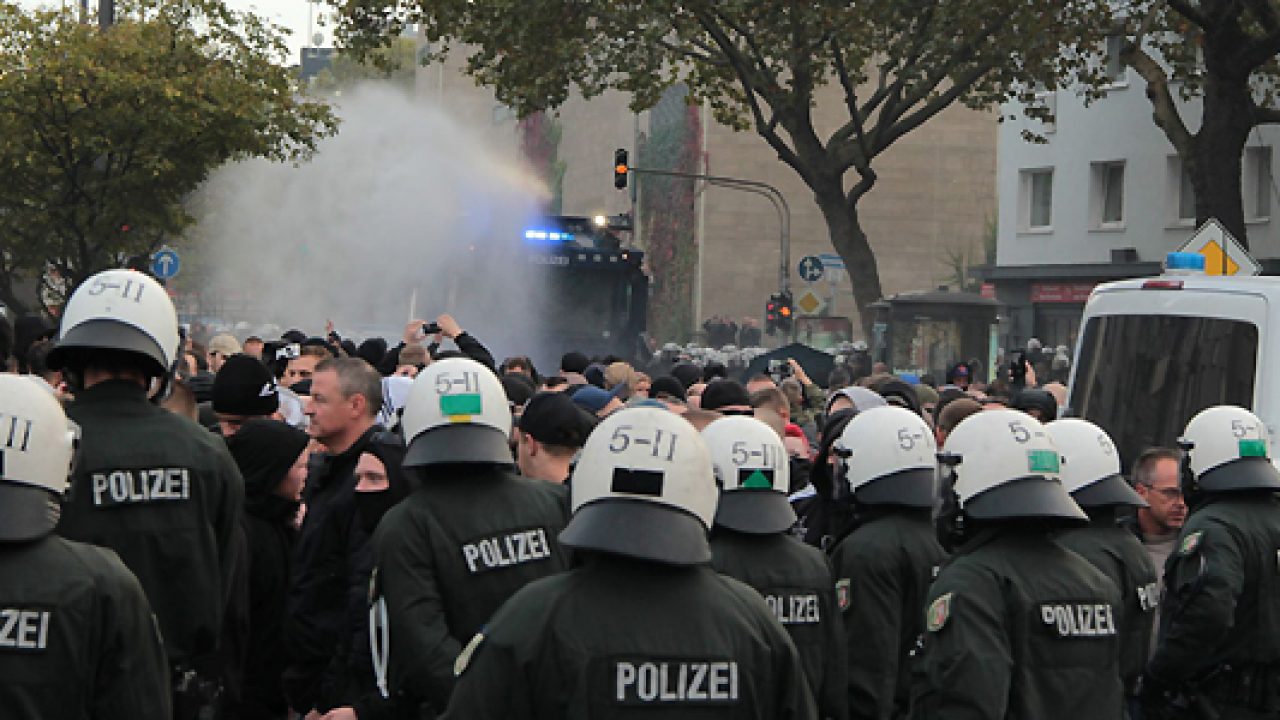 polizei-hogesa-demo-koeln-s