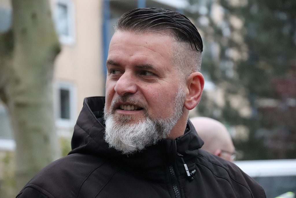 Thorsten Heise bei einer Demonstration 2019. (Kira Ayyadi)