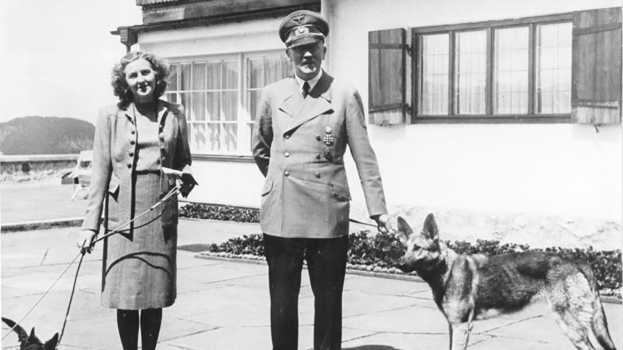 Adolf Hitler und Eva Braun auf dem Berghof