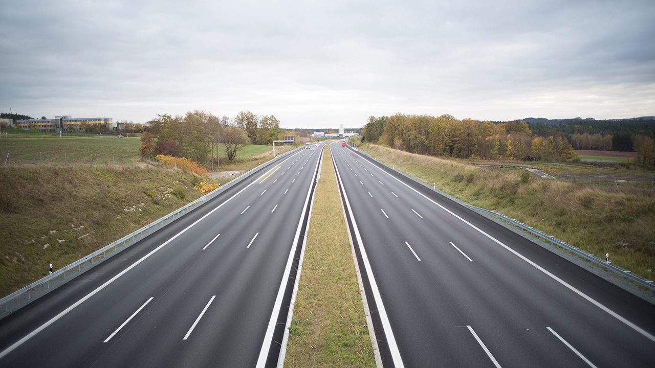 Fahren, fahren, fahren auf der Autobahn: im besten Fall aber ohne NS-Kennzeichen.