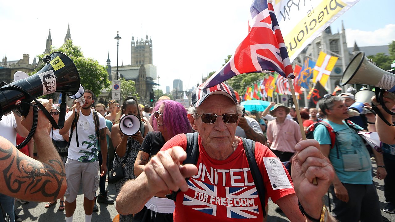 Protest trotz Freiheit: Brit:innen demonstrieren am Freedom Day gegen den Lockdown in London.