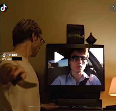 Ein junger Mann, dessen TikTok-Name mit "Mindset" anfängt, blickt auf einen Bildschirm, auf dem ein junger Mann mit Sonnenbrille abgebildet ist: Der Incel-Attentäter von Isla Vista.