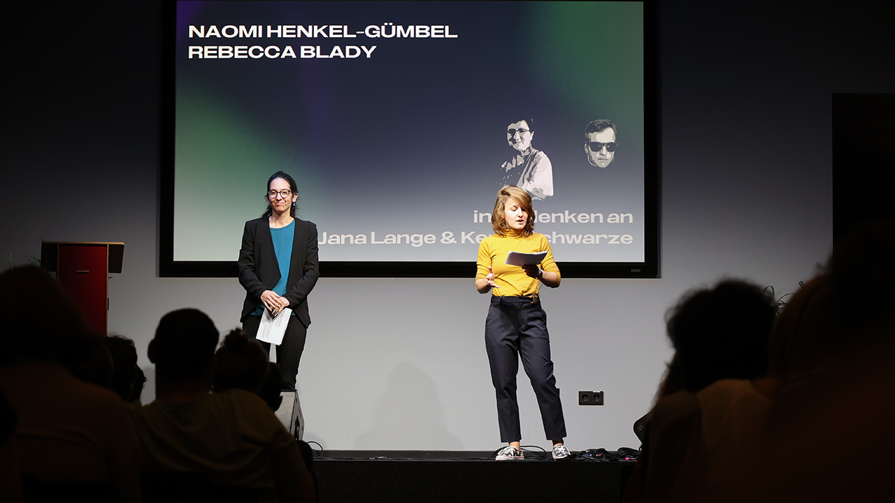 Rebecca Blady und Naomi Henkel-Gümbel überlebten den rechtsterroristischen Anschlag in Halle 2019