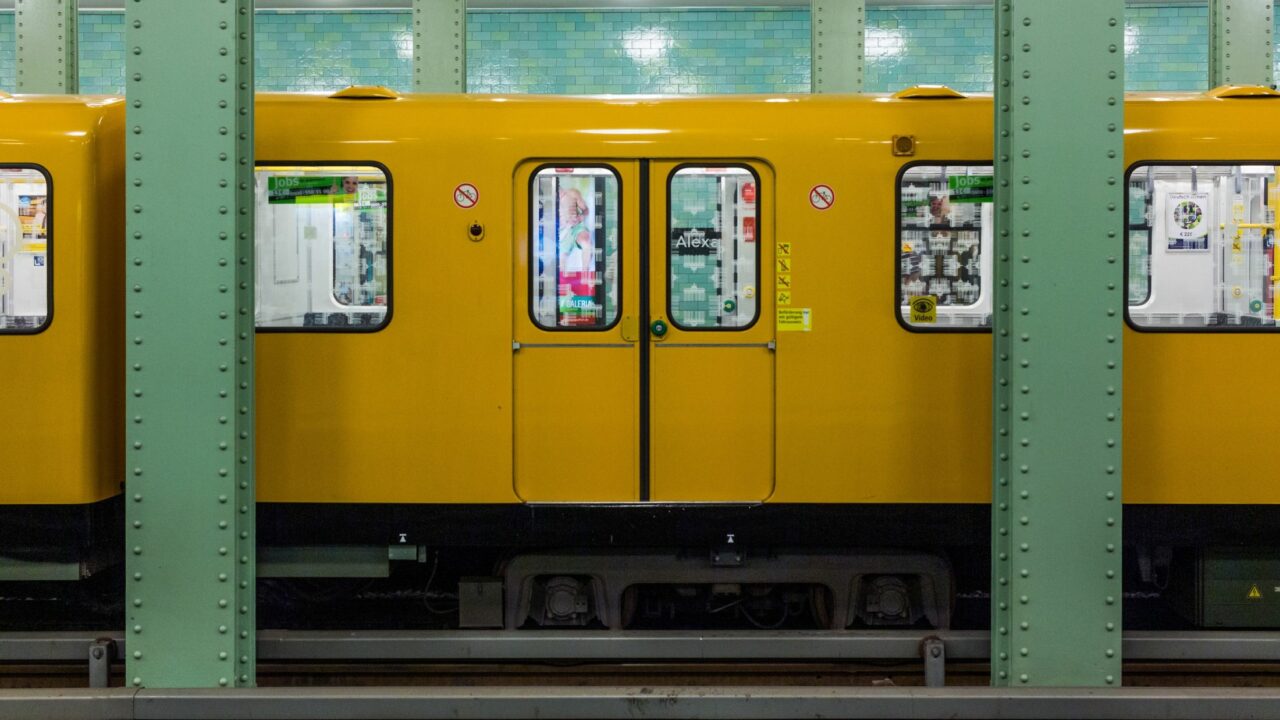 shutterstock_2406424383